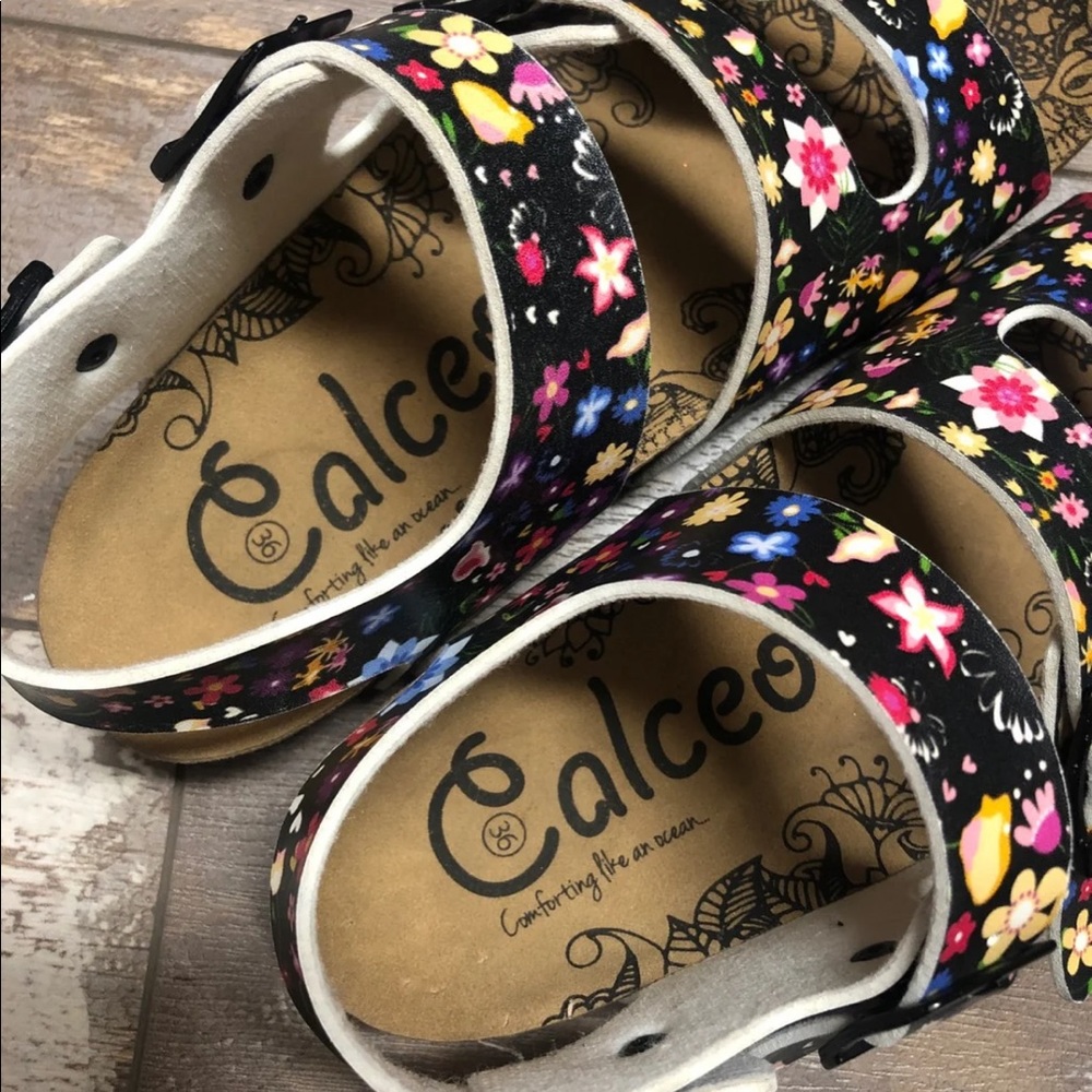 Sandals - Picture 4 of 8